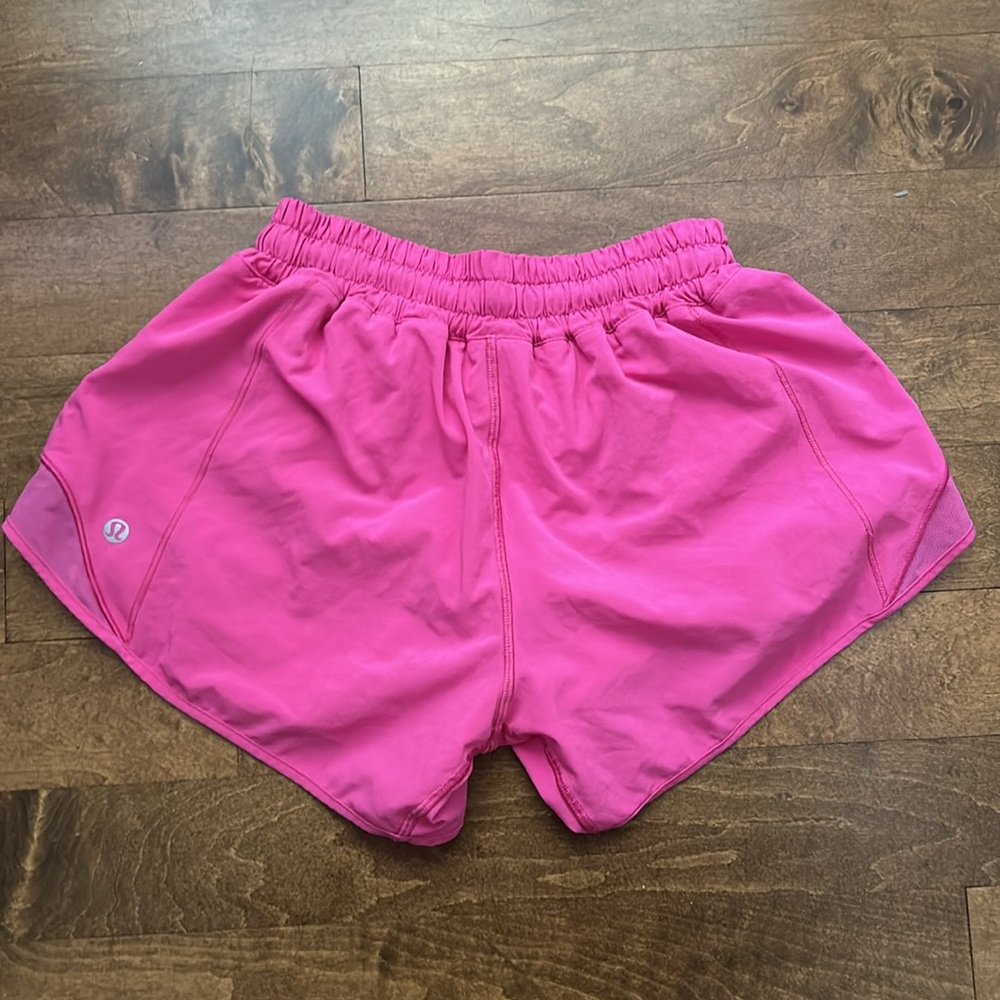 Size 4 sonic pink lululemon hotty hots, 4 inch low rise - Picture 2 of 3